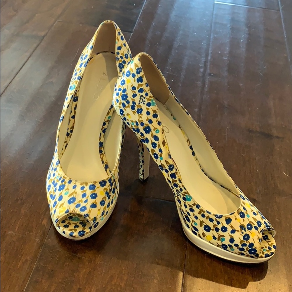 Aldo “Fandriana” Satin Peep Toe Heel - sz 9.5